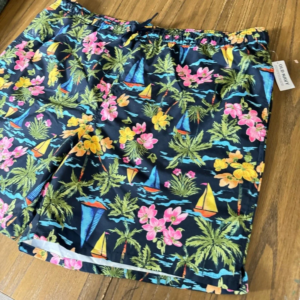 Old Navy printed men’s swim trunks